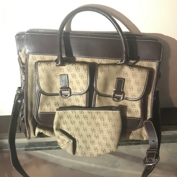 Dooney & Bourke signature purse - Picture 1 of 5